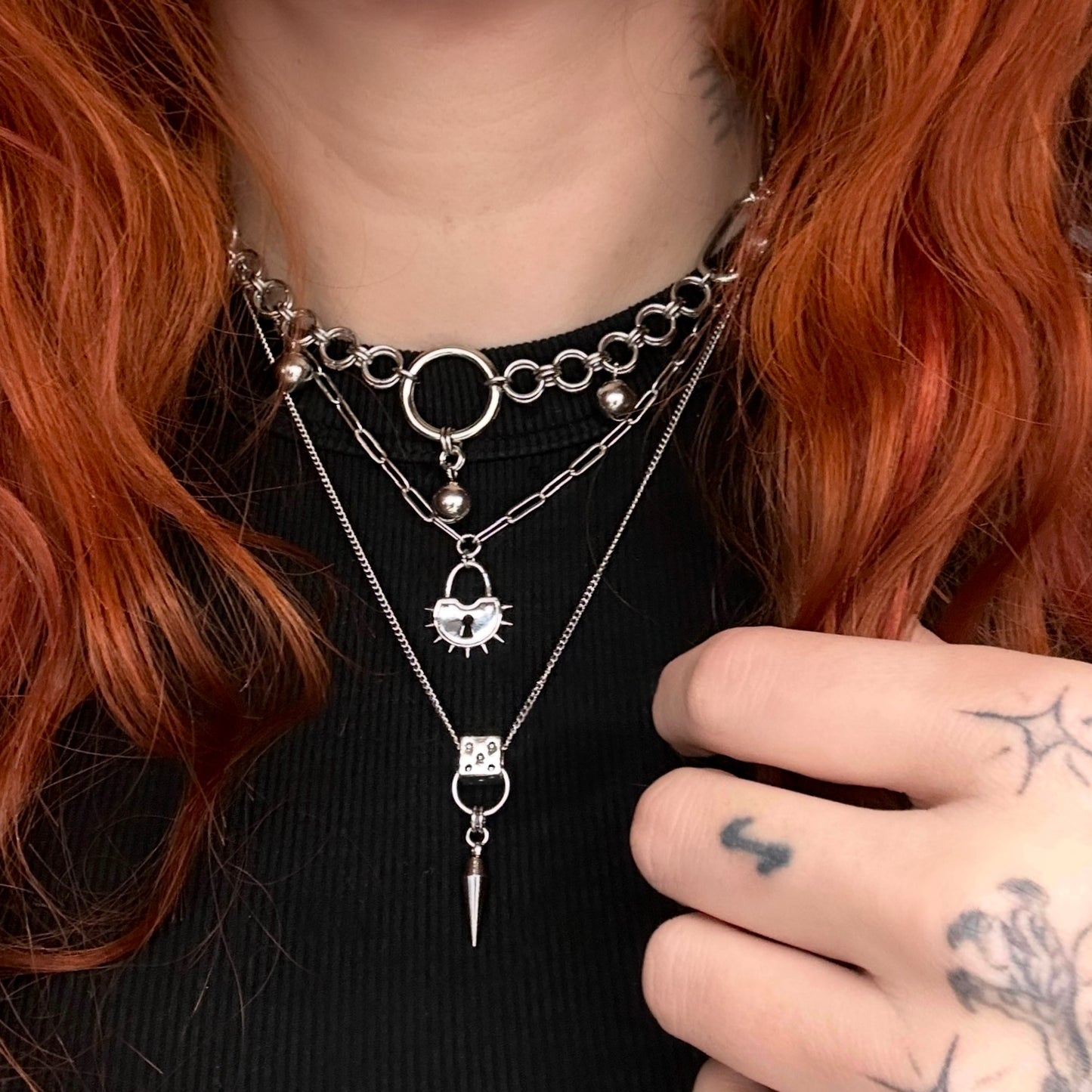 Juego de pendientes y collar Invicta