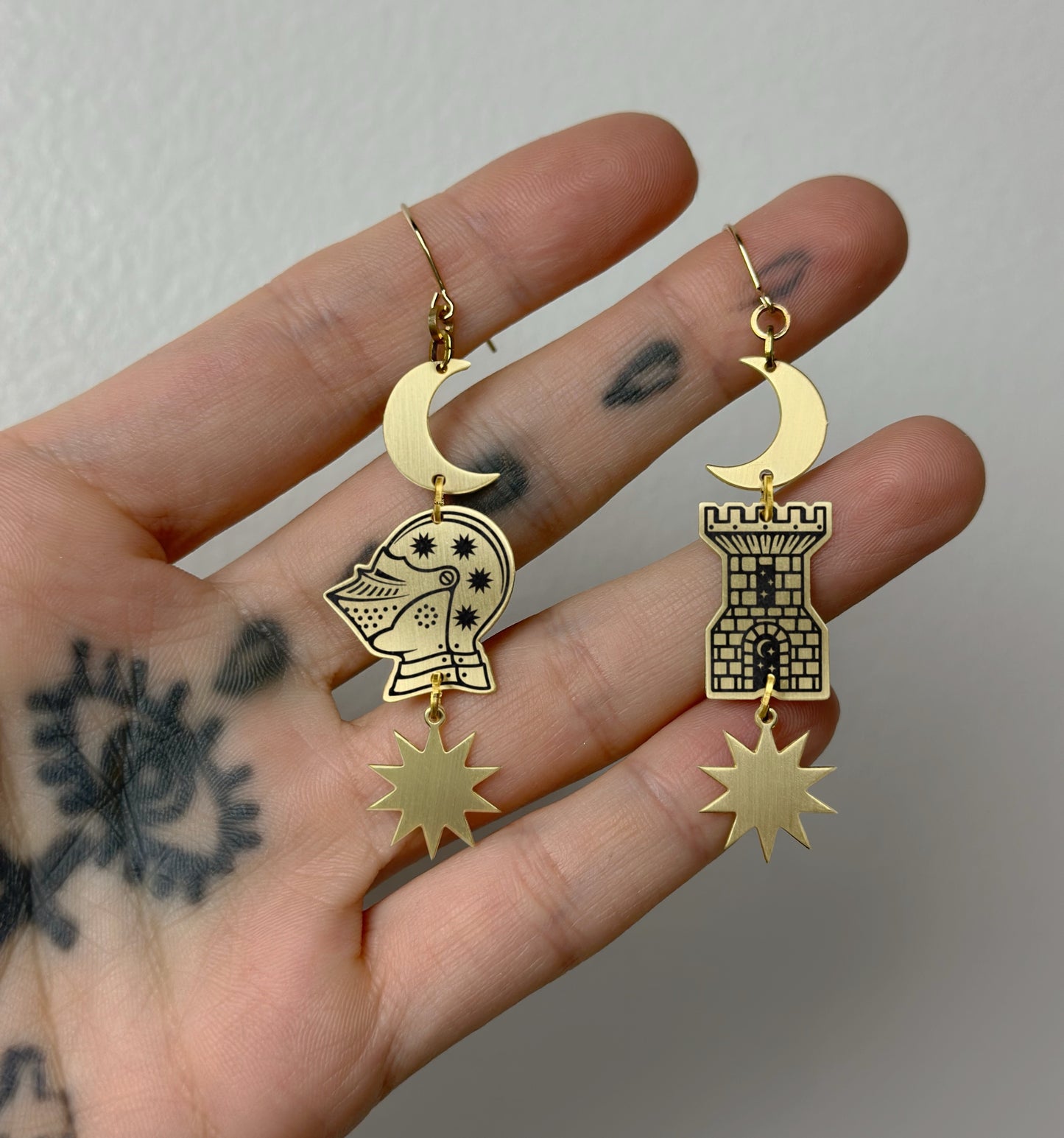 Protegere - Earrings (2D) - While Odin Sleeps