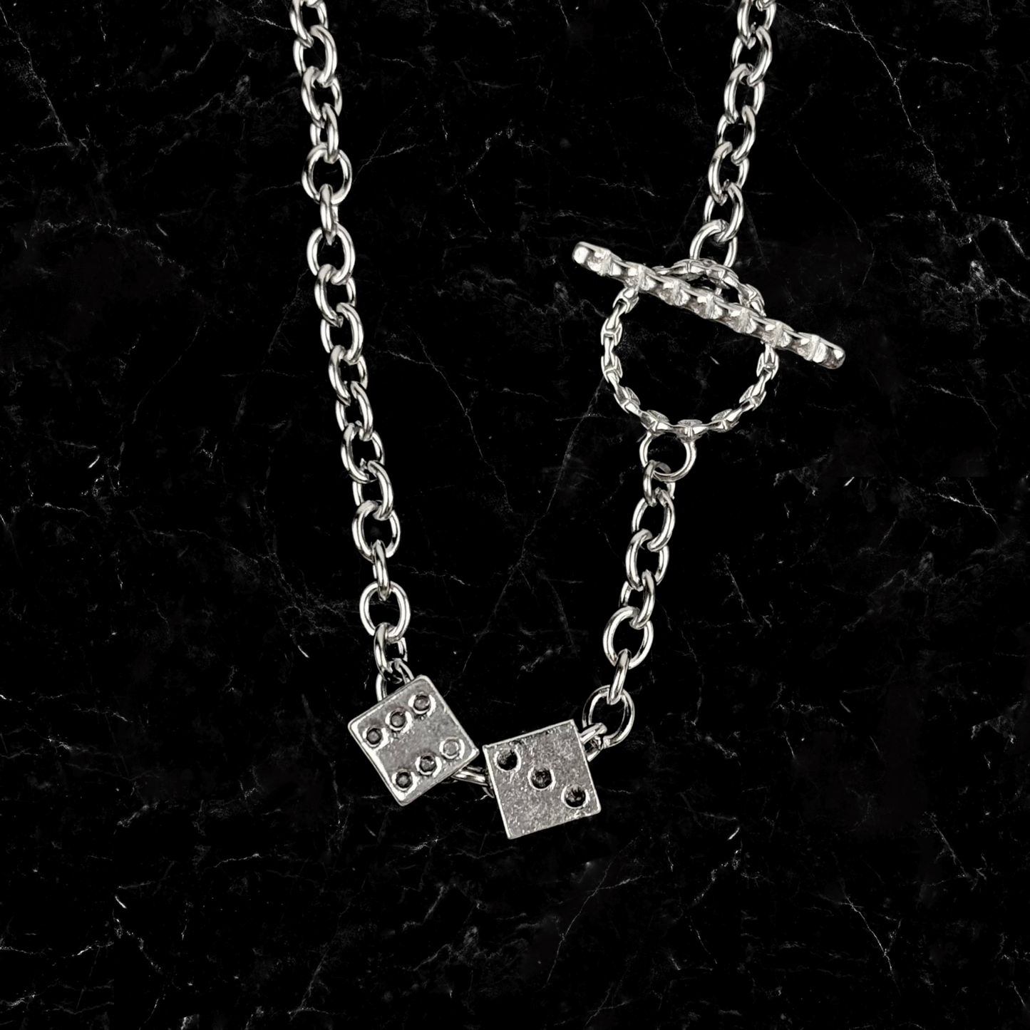 Juego de pendientes y collar Invicta 