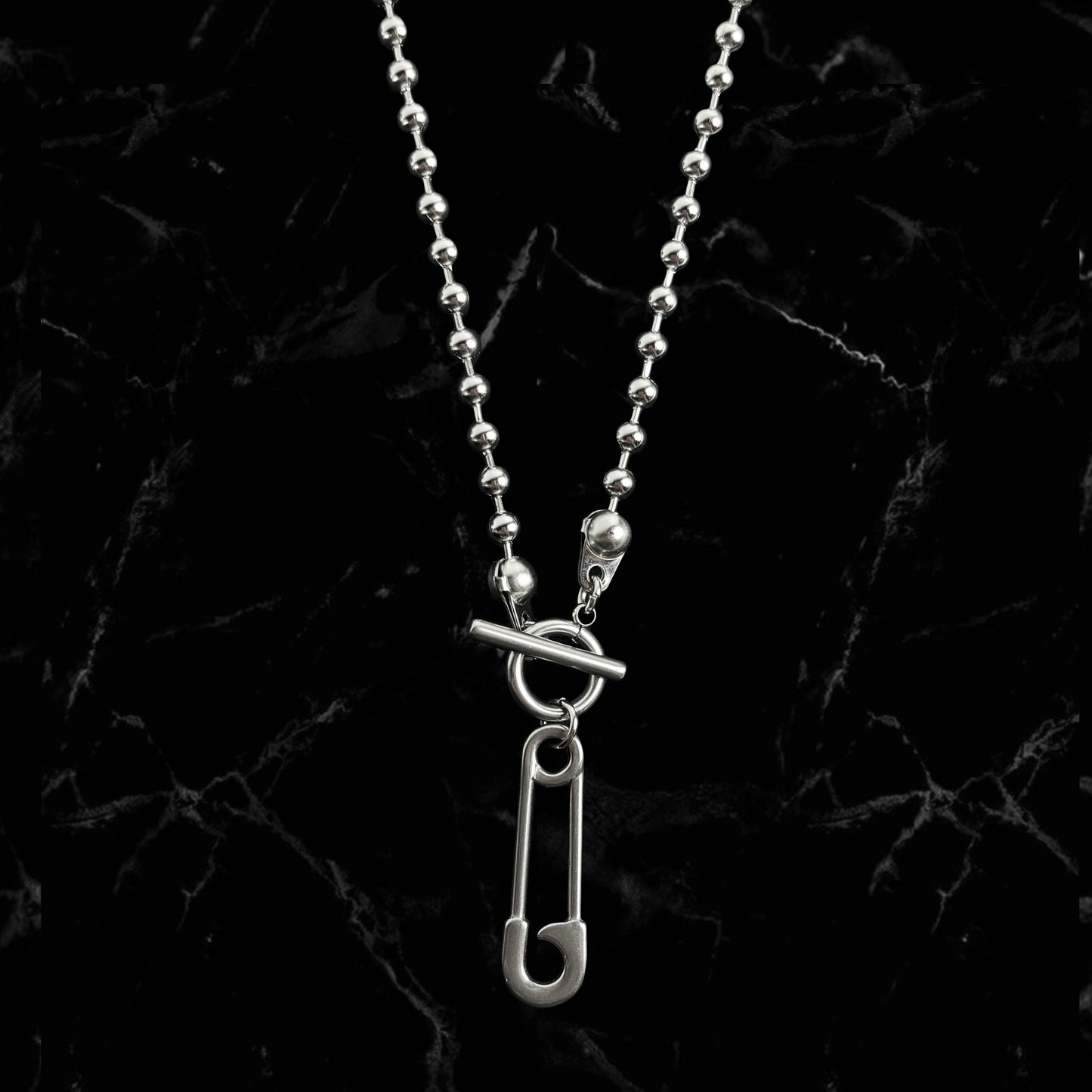 Collier épingle à nourrice 