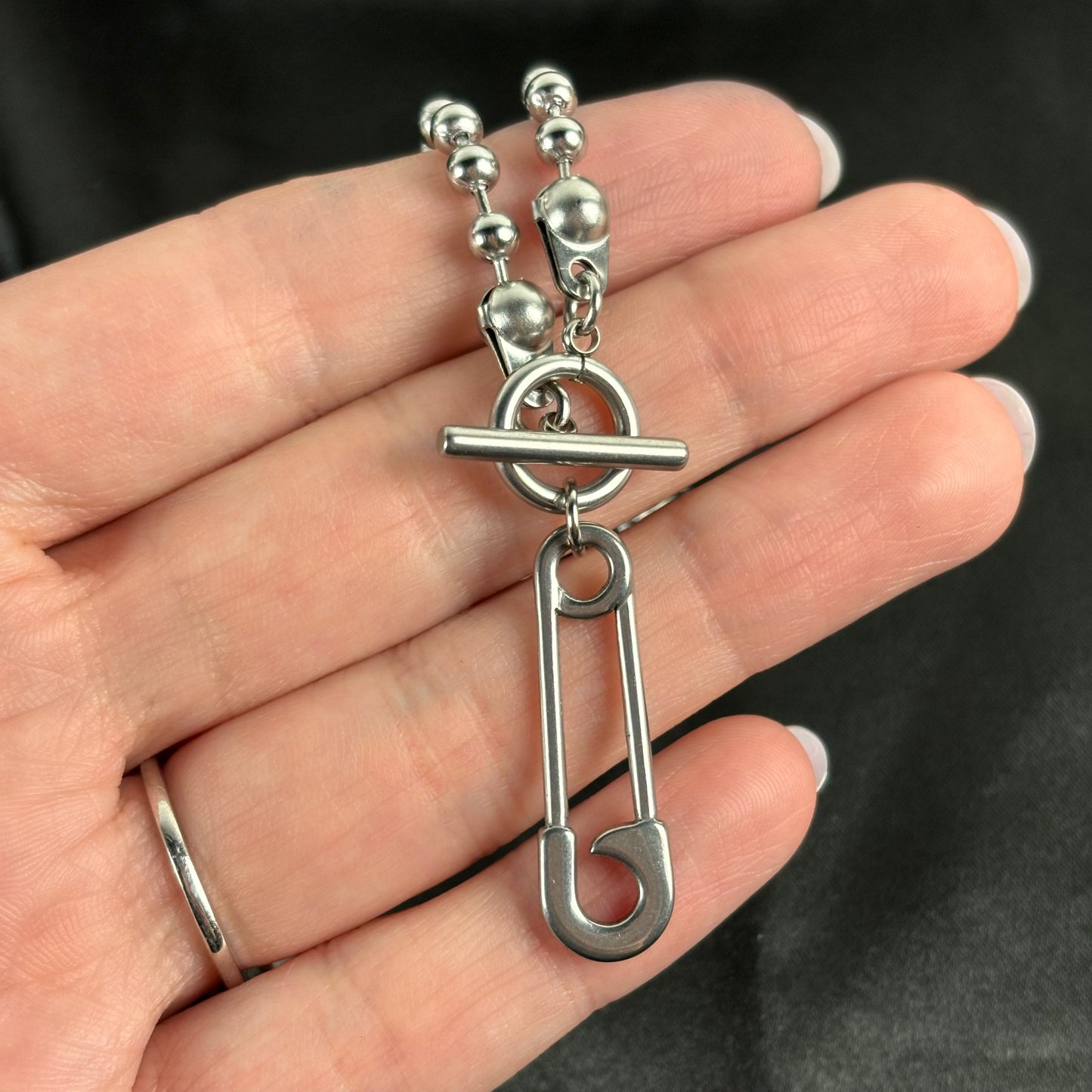 Collier épingle à nourrice 