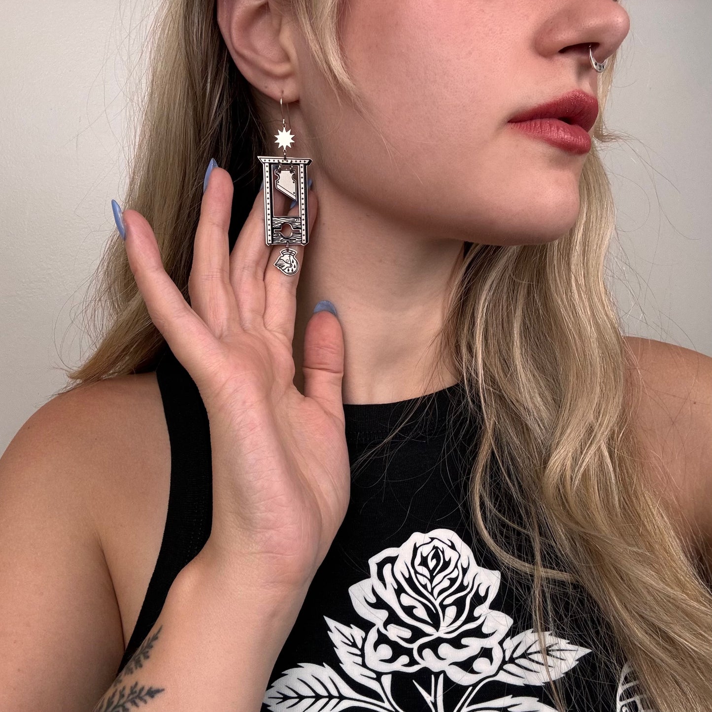 Guillotine - Earrings (2D) - While Odin Sleeps